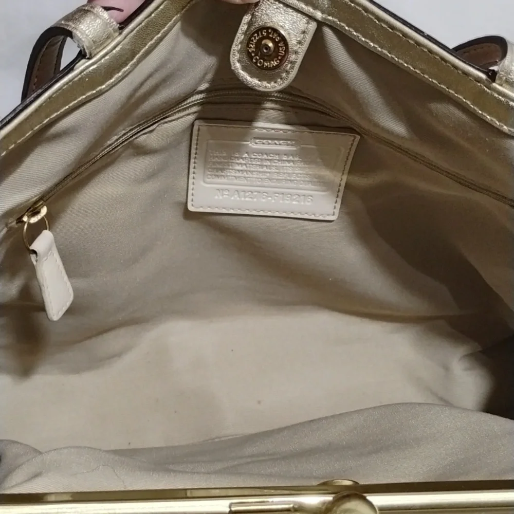 SALE! Coach Twist Lock 3 Compartment Vintage Shoulder Bag W Hangtags & Scarf - Picture 12 of 15